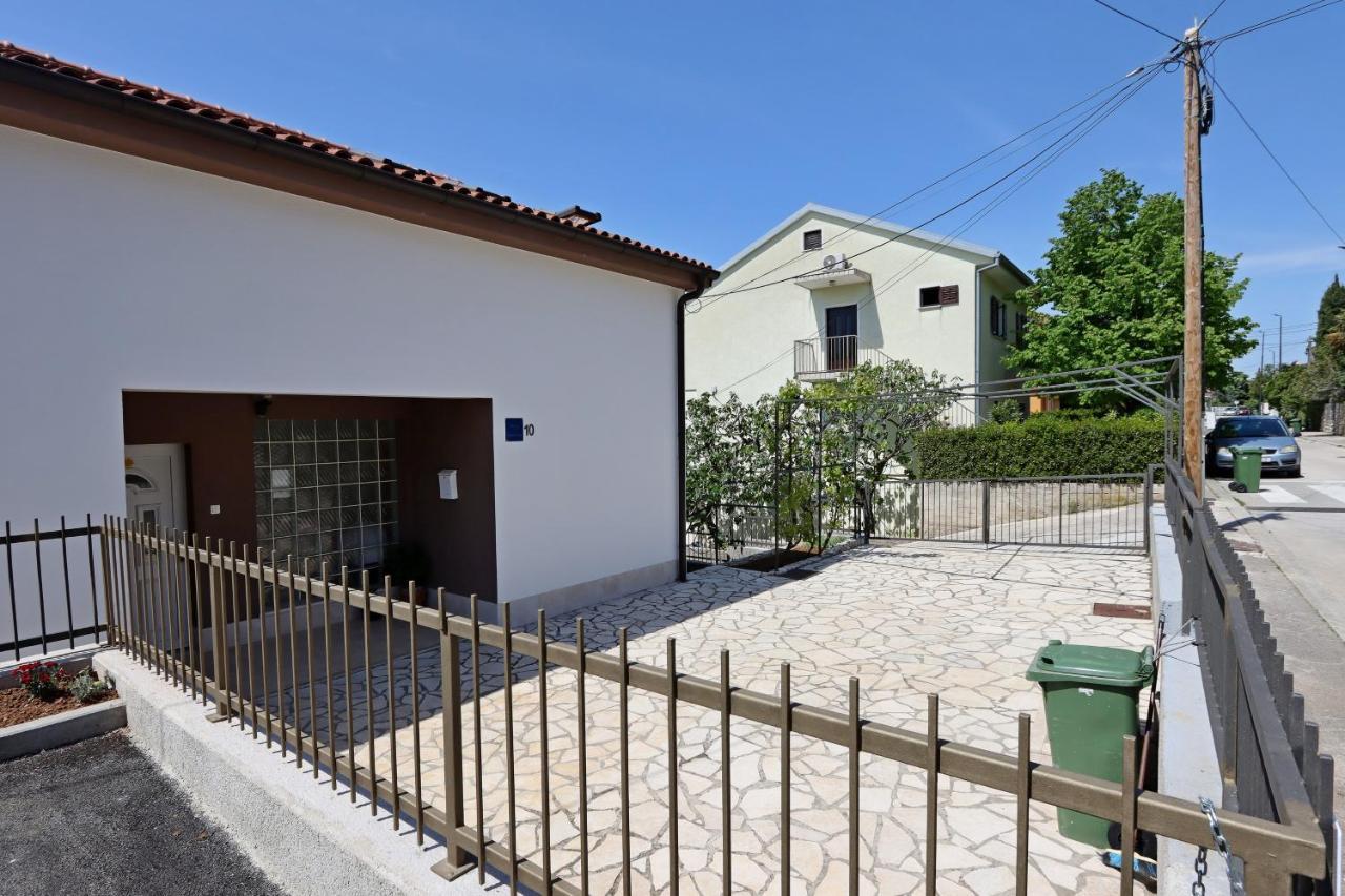 Apartments And Rooms With Parking Space Selce, Crikvenica - 2362 Eksteriør bilde
