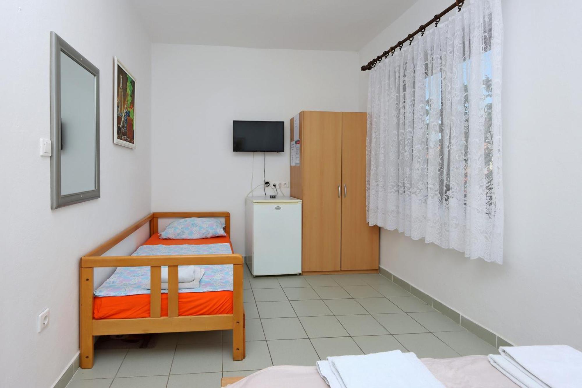 Apartments And Rooms With Parking Space Selce, Crikvenica - 2362 Rom bilde