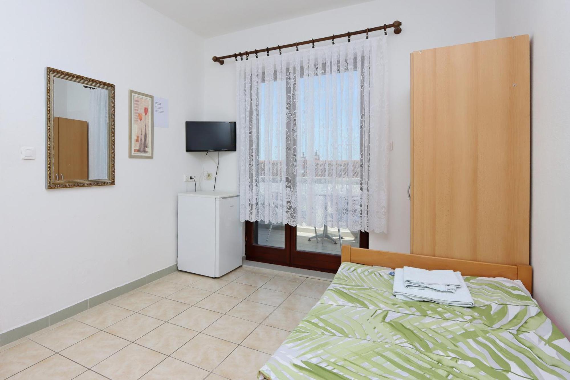 Apartments And Rooms With Parking Space Selce, Crikvenica - 2362 Rom bilde