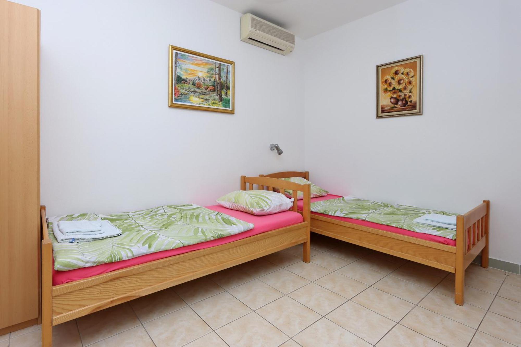 Apartments And Rooms With Parking Space Selce, Crikvenica - 2362 Rom bilde